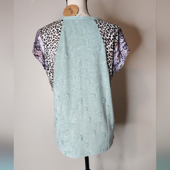 BiBi Distressed Top - Picture 3 of 8